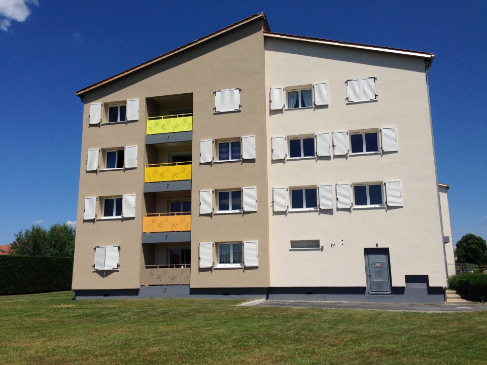 découvrez comment la rénovation des logements sociaux améliore le confort, l'efficacité énergétique et la qualité de vie des résidents, tout en valorisant le patrimoine immobilier.
