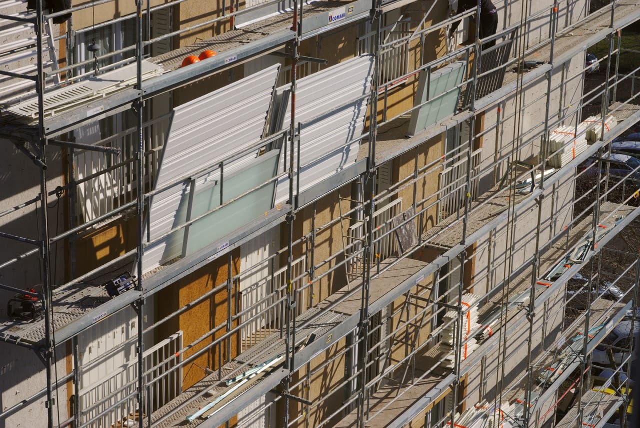 découvrez nos conseils et solutions pour la rénovation des logements sociaux : amélioration du confort, économie d'énergie et respect des normes pour un habitat durable et accessible à tous.